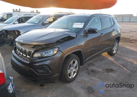 2024 Jeep Compass Latitude 4X4 from USA, damaged, VIN 3C4NJDBN5RT605859
